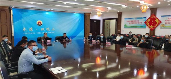 山東科技大學實用礦山壓力研究中心主任石永奎教授、郝建博士應(yīng)邀赴龍煤雙鴨山礦業(yè)集團進行技術(shù)交流